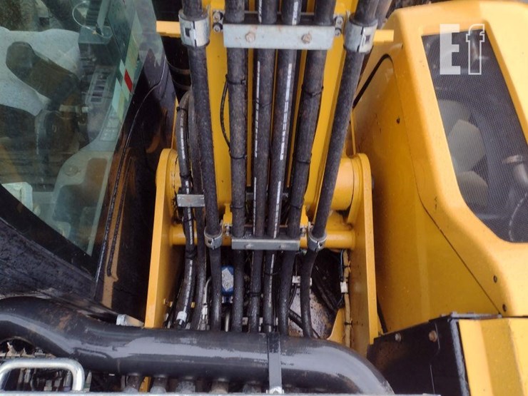 caterpillar-m322f-image-36