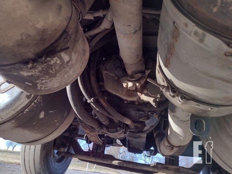 2013-peterbilt-337-image-65