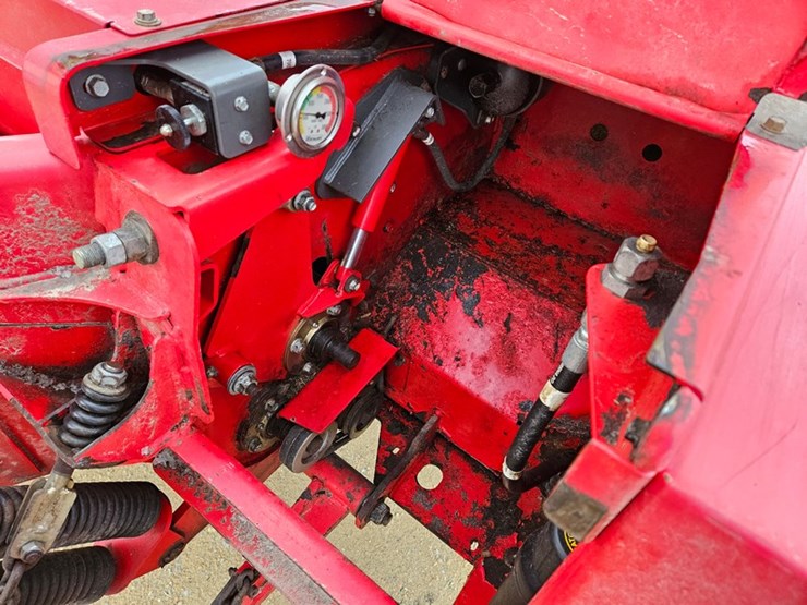 massey-ferguson-1383-image-32