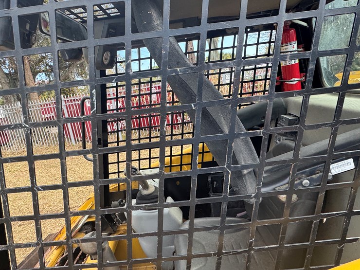 2014-caterpillar-226b3-image-38