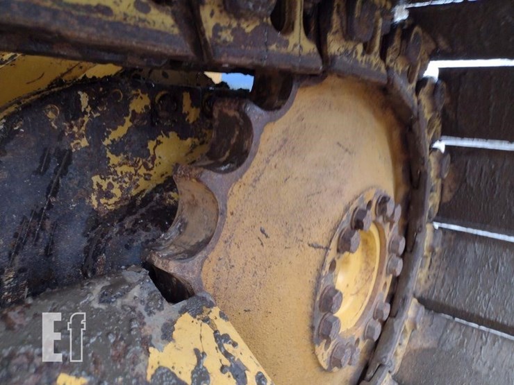 2015-deere-650k-lgp-image-23