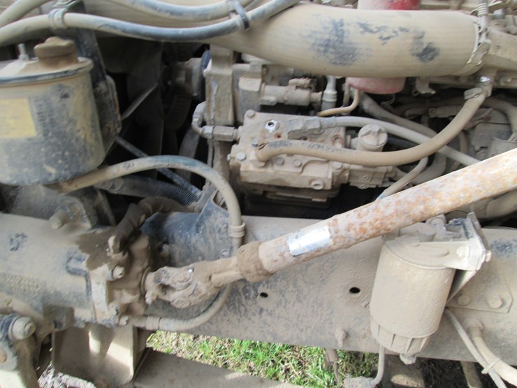 2001-freightliner-fl70-image-33