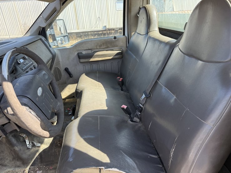 2010-ford-f550-xl-image-22