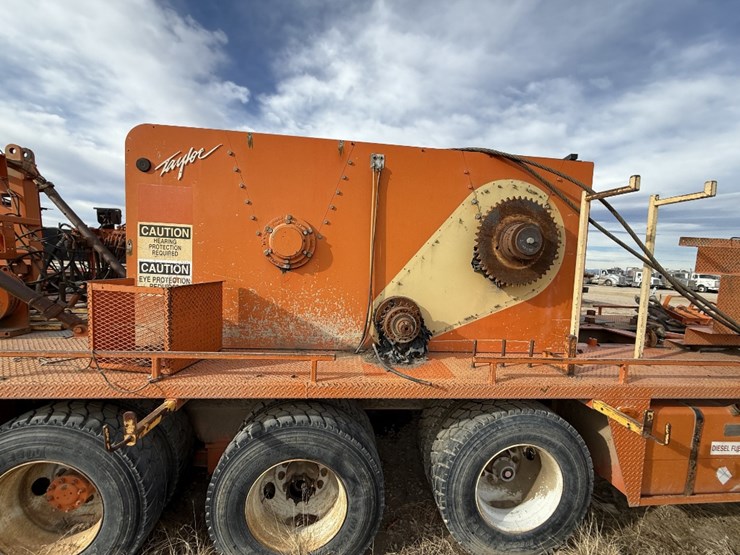 taylor-dd260hd-5-axle-well-service-rig-chassis-f/-parts-only-image-7