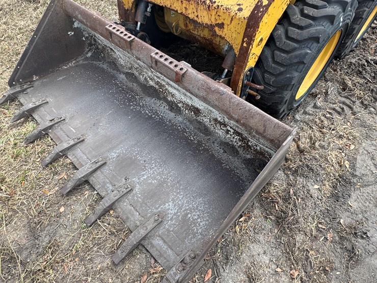 2014-caterpillar-226b3-image-10