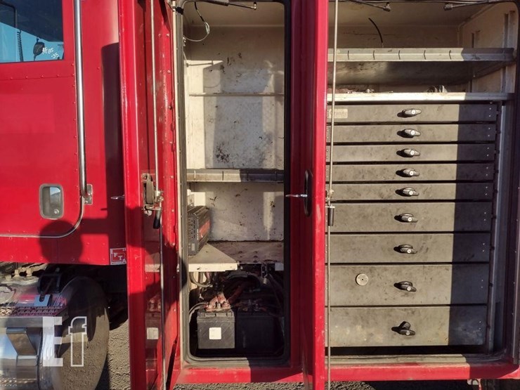 2013-peterbilt-337-image-51