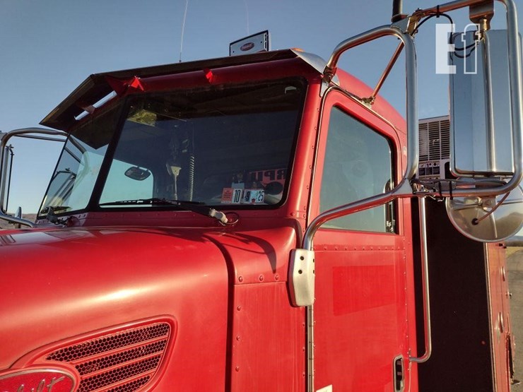 2013-peterbilt-337-image-21