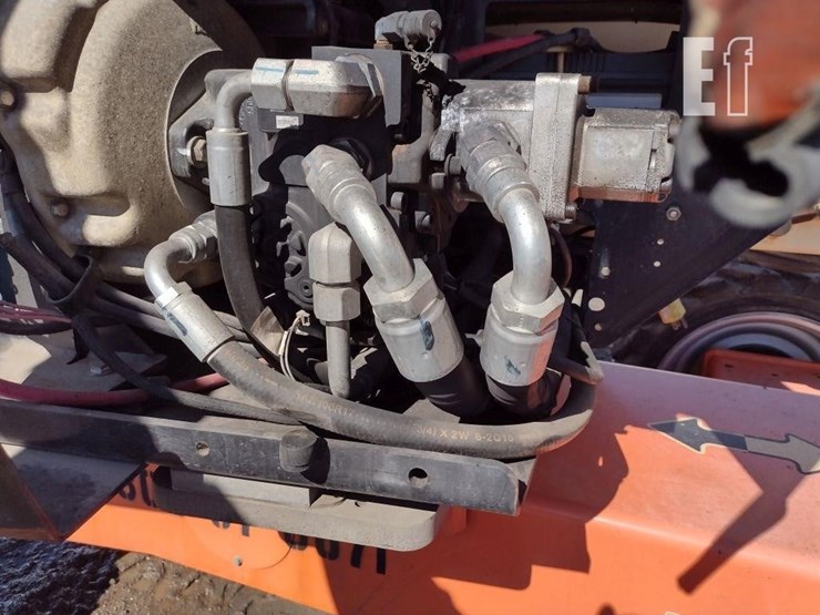 2015-jlg-340aj-image-11