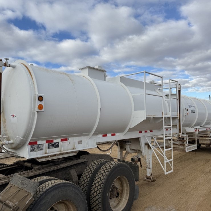 2014 OVERLAND TANK INC 5,460 GAL. 2-COMP. T/A WATER TRANSPORT TRAILER