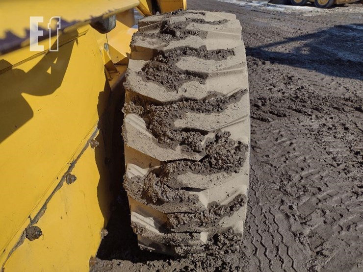 2000-deere-270-image-19