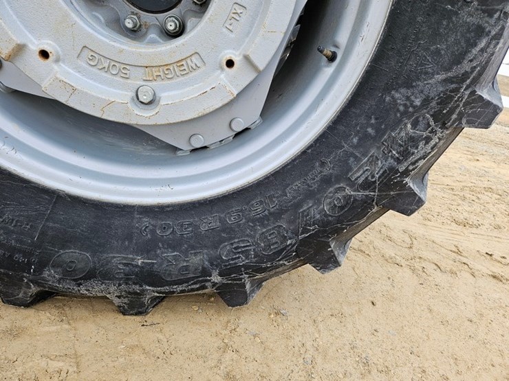 massey-ferguson-4707-image-55