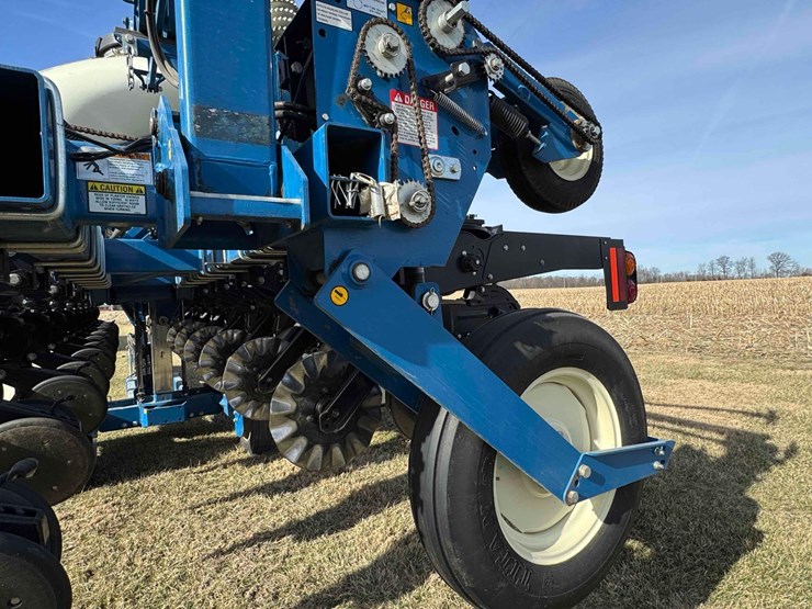 2011-kinze-3600-image-22