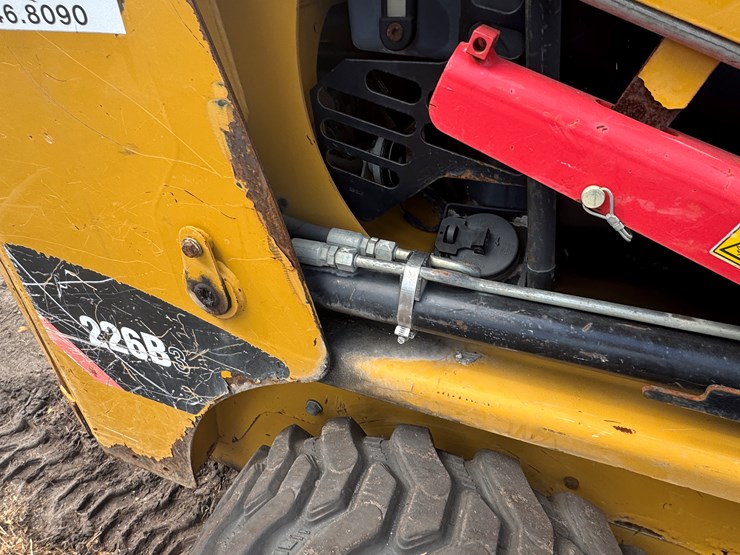 2014-caterpillar-226b3-image-17