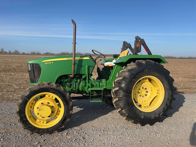 2013-john-deere-5045e-image-1