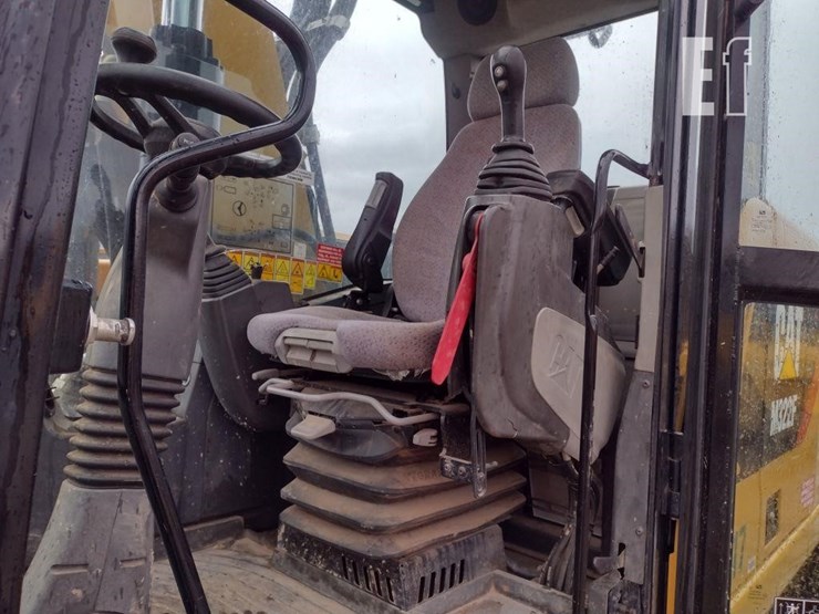 caterpillar-m322f-image-14