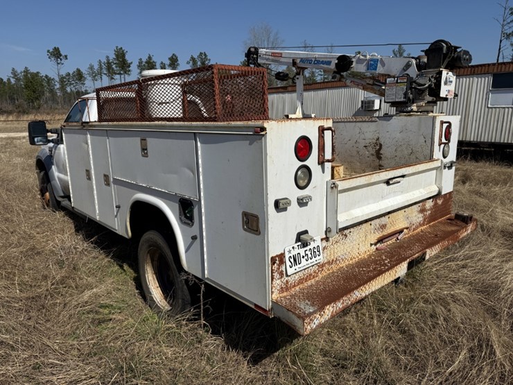 2010-ford-f550-xl-image-4