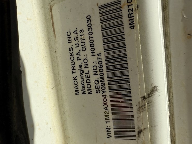 2009-mack-granite-gu713-image-18
