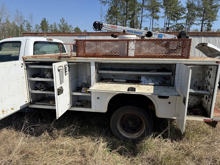 2010-ford-f550-xl-image-17