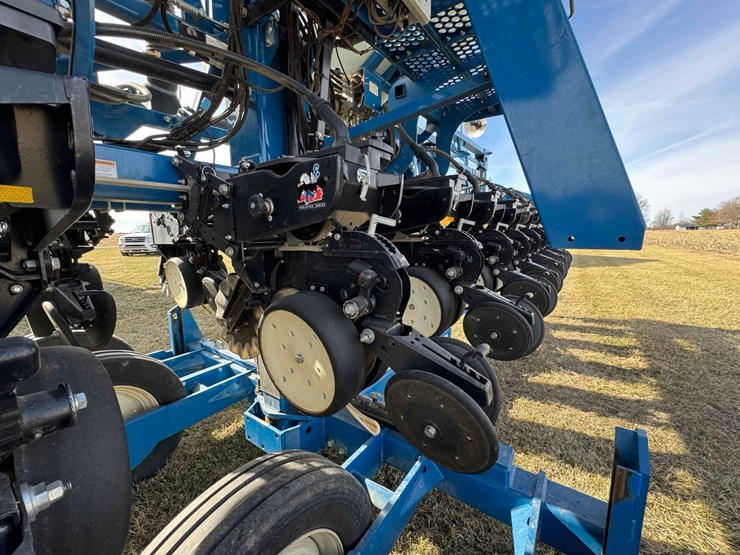 2011-kinze-3600-image-28
