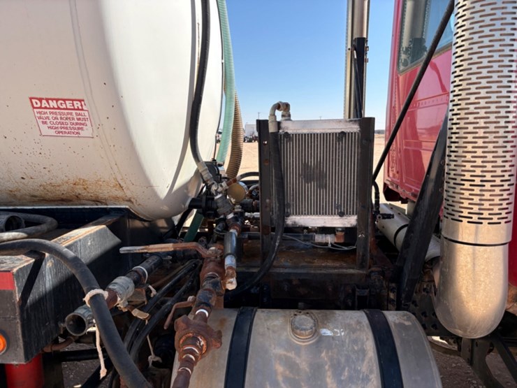 2009-mack-pinnacle-t/a-daycab-vacuum-truck-image-3