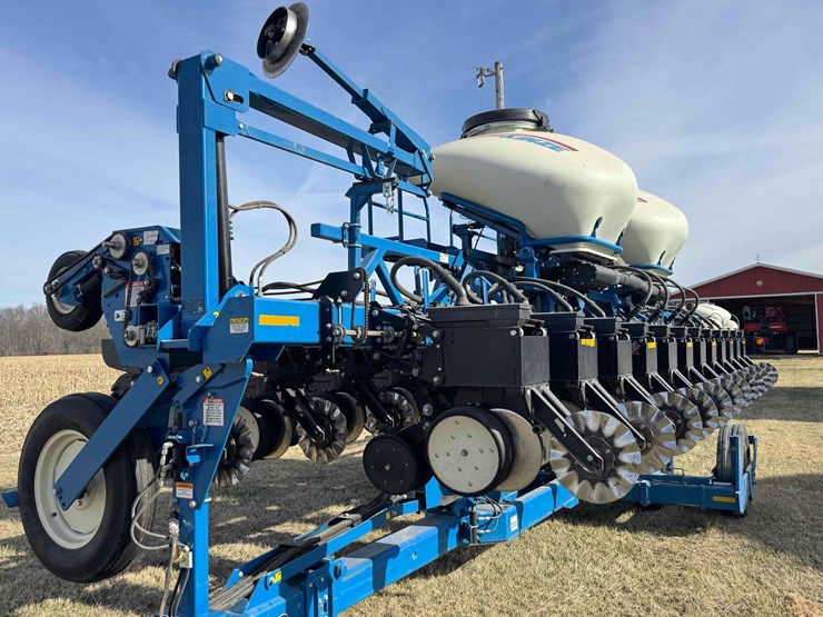 2011-kinze-3600-image-7