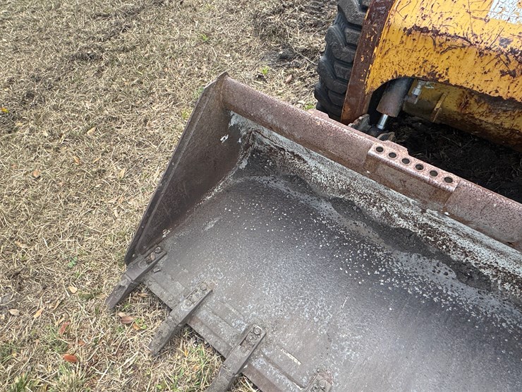 2014-caterpillar-226b3-image-12