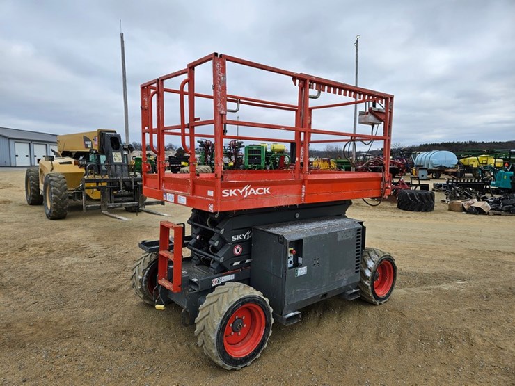 2017-skyjack-sj6832rt-image-5
