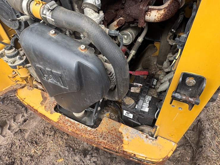 2014-caterpillar-226b3-image-19