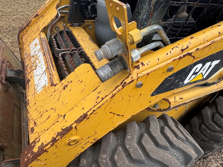 2014-caterpillar-226b3-image-26