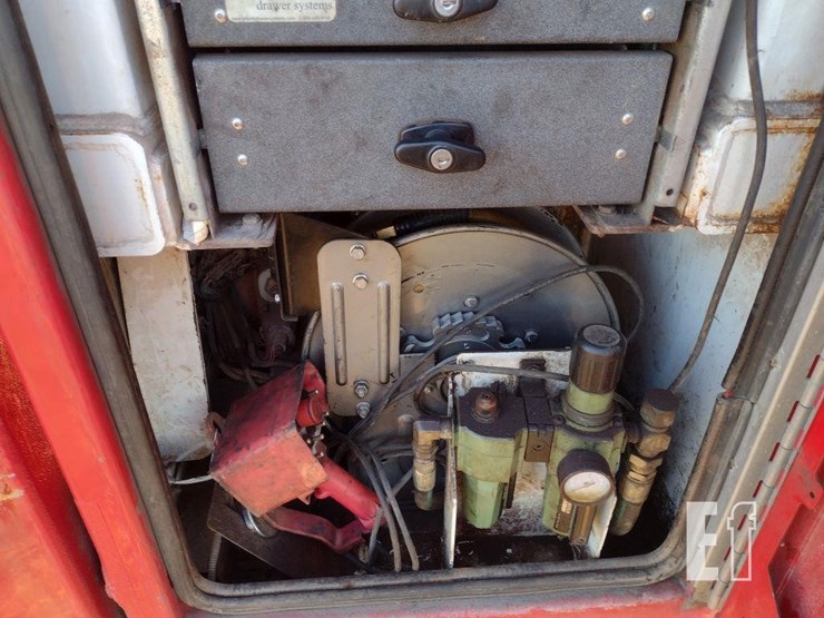 2013-peterbilt-337-image-57