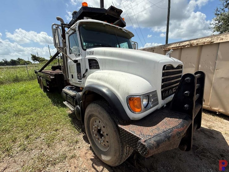 2007-mack-cv713-t/a-65k-gin-pole-winch-truck-image-2