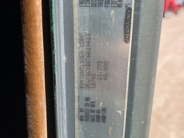 1996-freightliner-t/a-daycab-kill-truck-&-2008-overland-t/a-kill-trailer-image-16