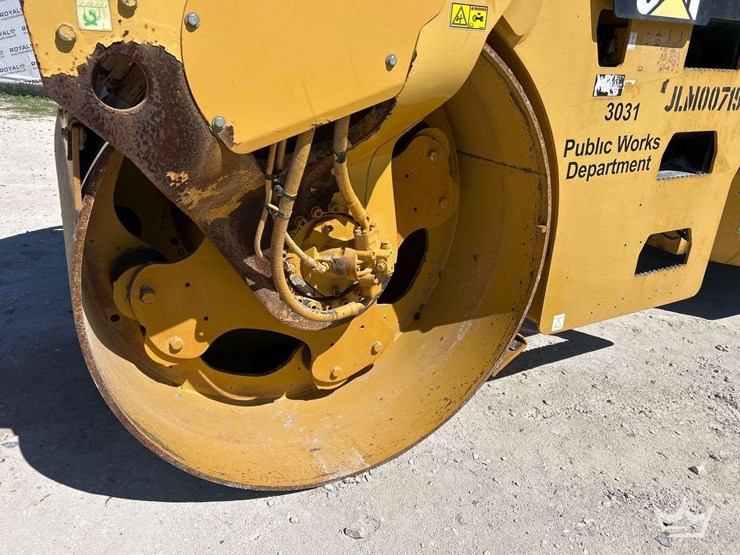 2012-caterpillar-cb54-image-18