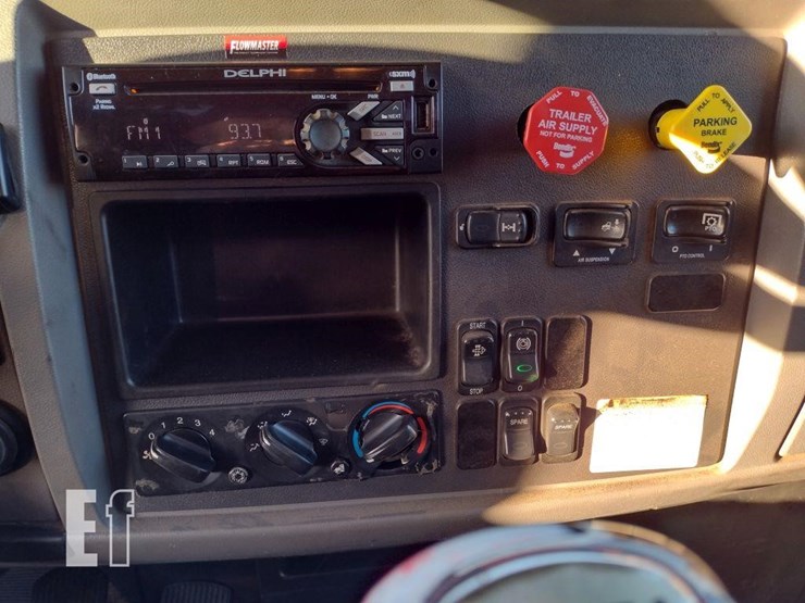 2013-peterbilt-337-image-13