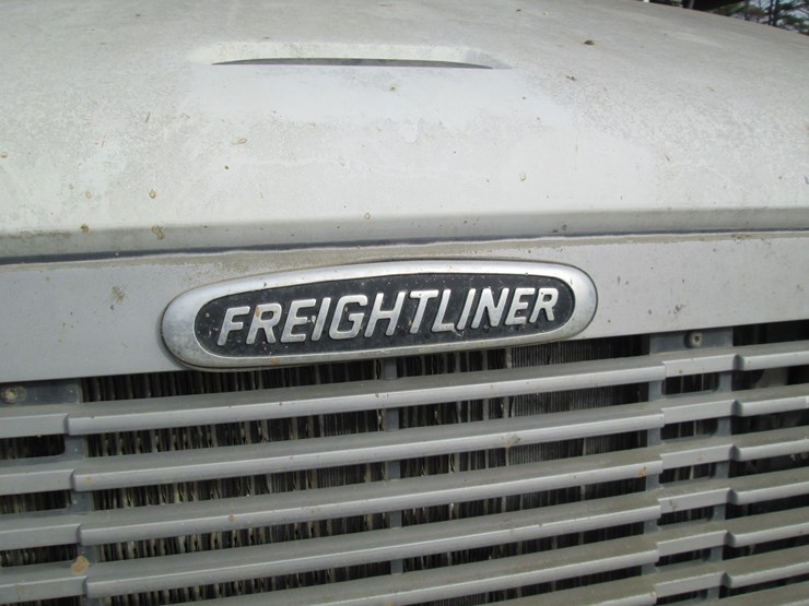 2001-freightliner-fl70-image-27