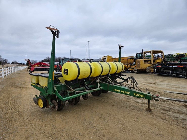 john-deere-7200-image-7