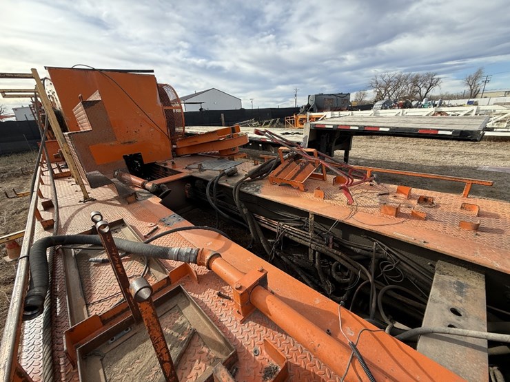 taylor-dd260hd-5-axle-well-service-rig-chassis-f/-parts-only-image-4