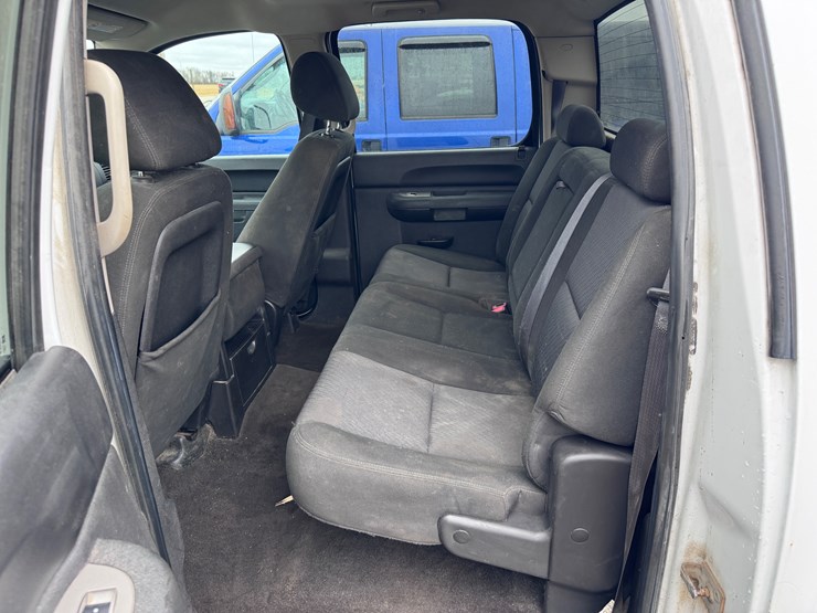 2010-chevrolet-2500hd-image-27