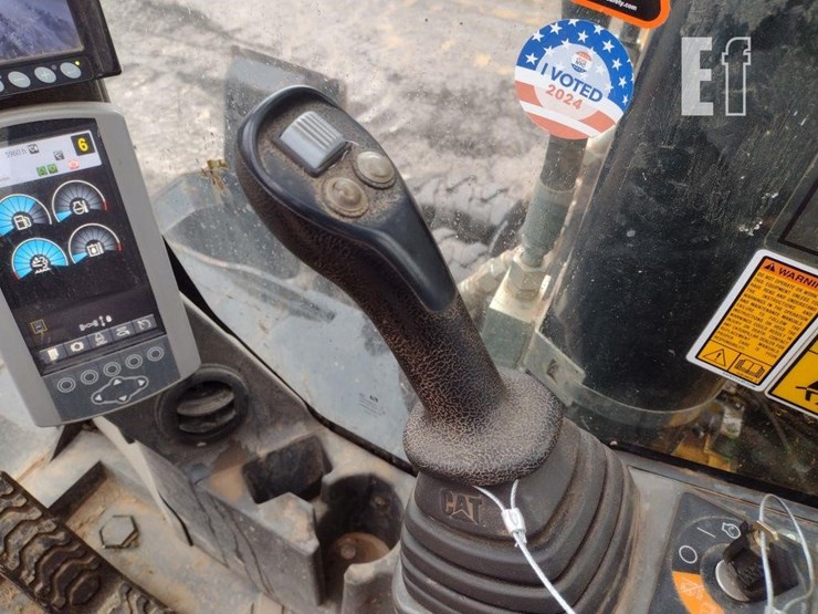 caterpillar-m322f-image-9