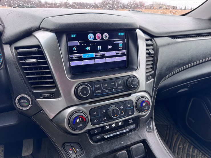 2015-chevrolet-suburban-image-32