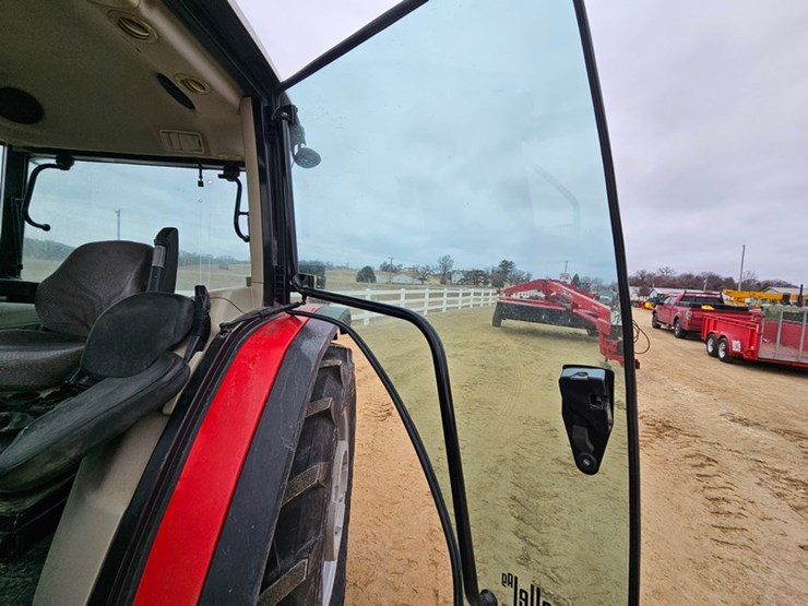 massey-ferguson-4707-image-25