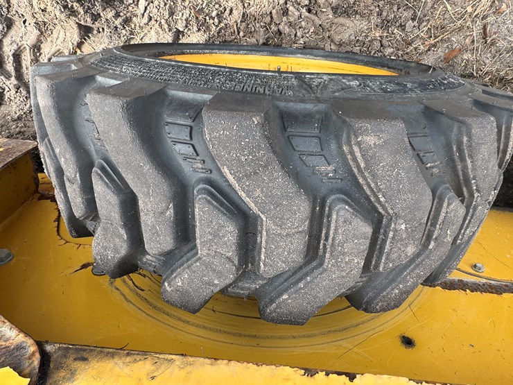 2014-caterpillar-226b3-image-44