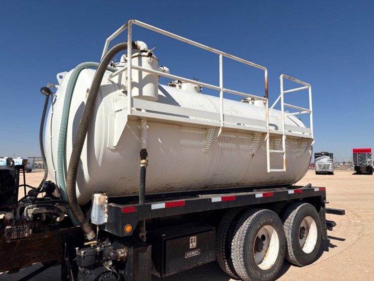 2009-mack-pinnacle-t/a-daycab-vacuum-truck-image-7