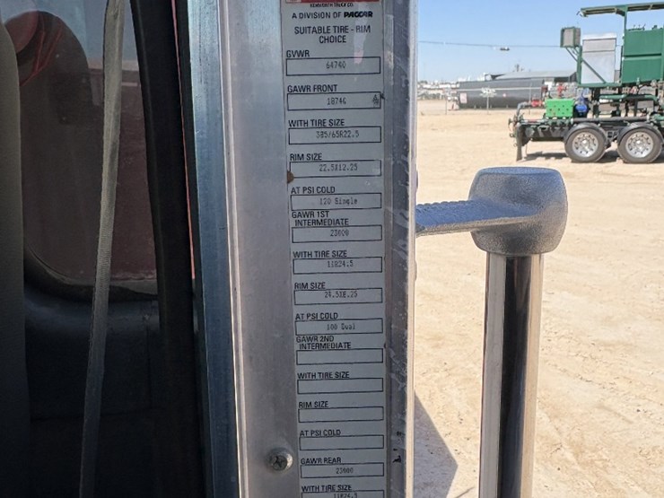 2013-kenworth-t800-image-9