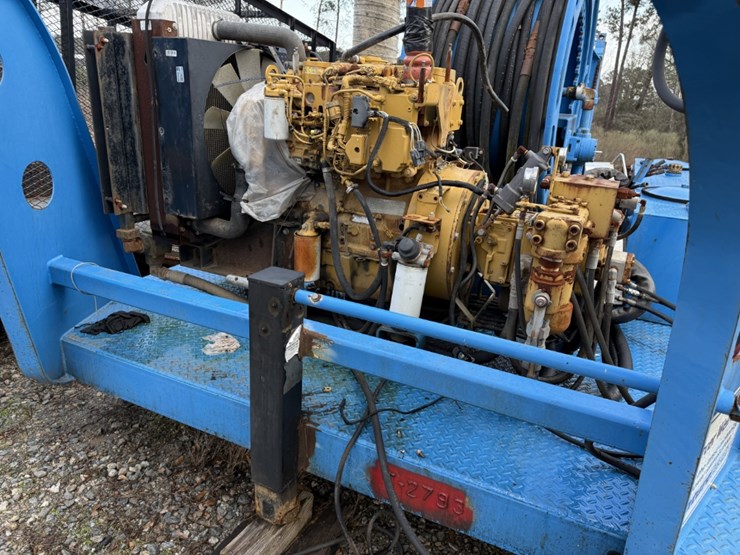 2013-caterpillar-c4.4-image-2