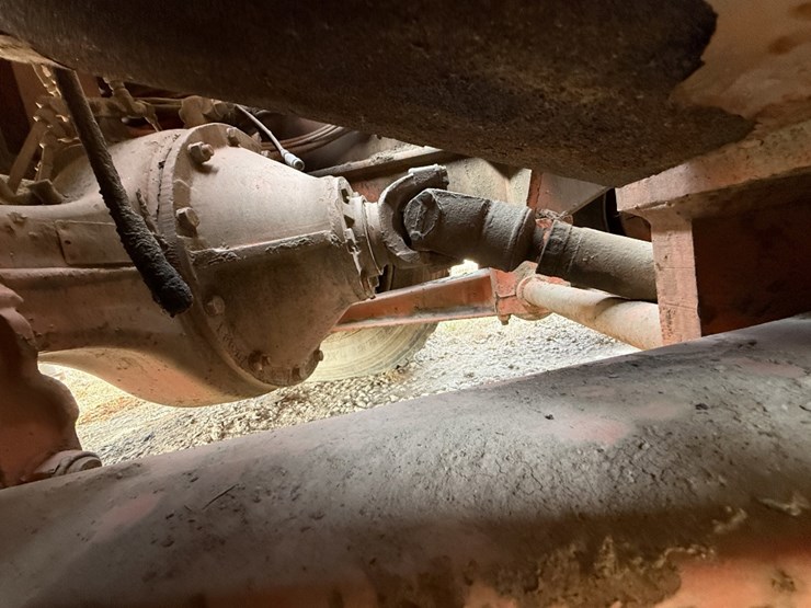 taylor-dd260hd-5-axle-well-service-rig-chassis-f/-parts-only-image-11