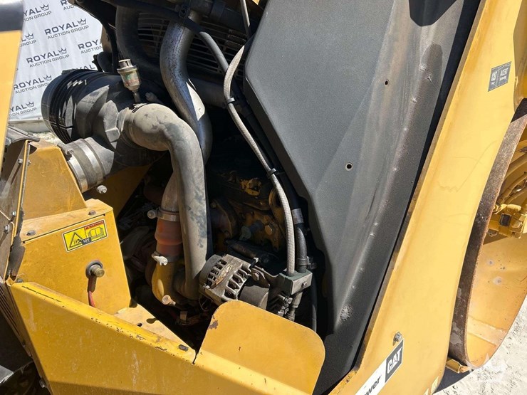 2012-caterpillar-cb54-image-7