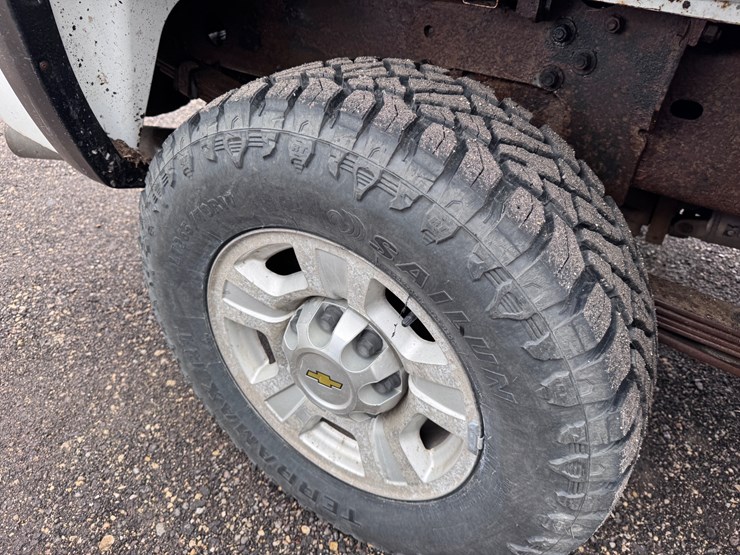 2010-chevrolet-2500hd-image-22