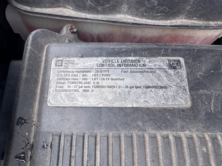 2015-chevrolet-suburban-image-40