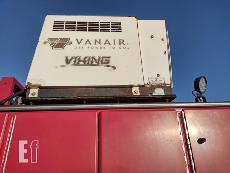 2013-peterbilt-337-image-24